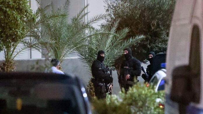 Πώς τα τρία καταζητούμενα αδέλφια επέλεξαν να παραδοθούν στις Αρχές – «Οι αστυνομικές δυνάμεις θα μείνουν στα Βορίζια όσο χρειαστεί»