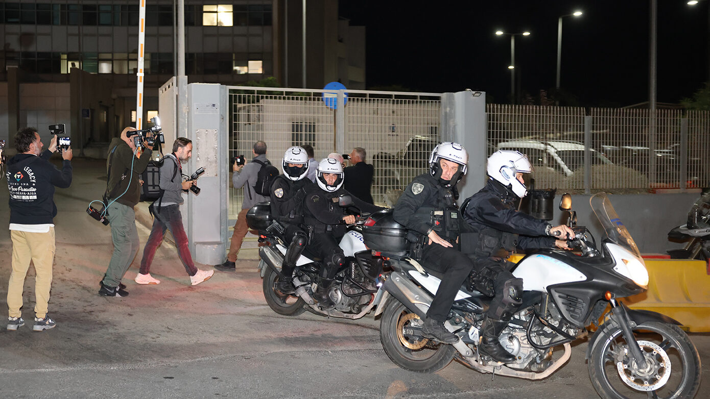 Φρίκη στα Βορίζια: Τα τρία αδέρφια αντίκρισαν τη μητέρα τους πριν παραδοθούν – Εξαφανισμένα τα όπλα της επίθεσης