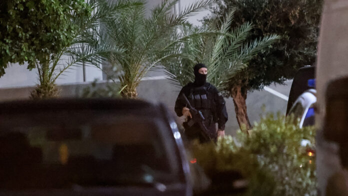 Άνδρας ισχυρίζεται ότι πριν 15 χρόνια δέχτηκε επίθεση από τον Φανούρη Καργάκη και τον γαμπρό του – «Νοσηλεύτηκα για δέκα μέρες»