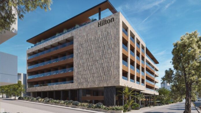 Η Ελλάδα, κομβική αγορά για την Hilton – Επέκταση χαρτοφυλακίου σε πόλεις και τουριστικούς προορισμούς