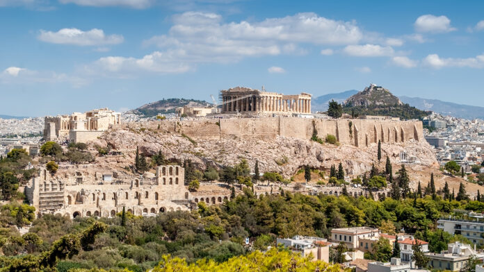 Η Scope Ratings βελτιώνει τις προοπτικές της Ελλάδας σε θετικές