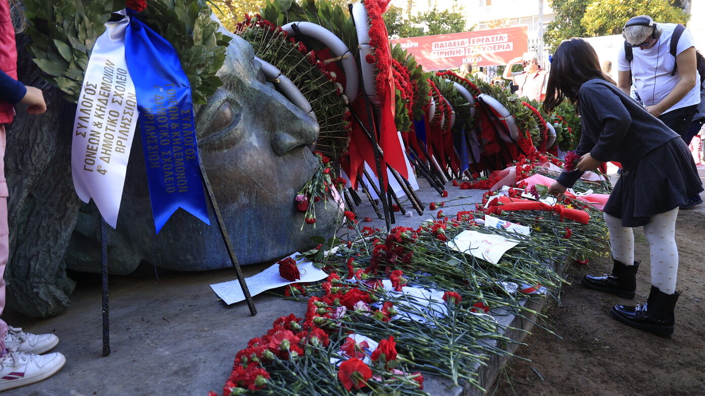 Εντείνονται οι εκδηλώσεις για την 52η επέτειο του Πολυτεχνείου – Οι πύλες ανοίγουν στις 9:00 και κλείνουν στις 13:00
