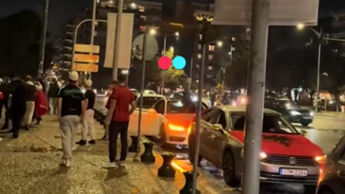 Χοροί, μουσική και σημαίες του UCK: Πώς οι Αλβανοί της Θεσσαλονίκης γιόρτασαν την ημέρα της ανεξαρτησίας τους