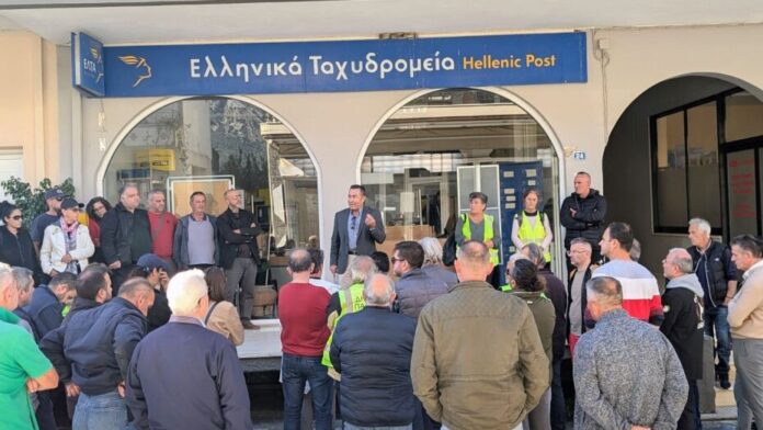 Δ.Πάργας: Διαμαρτυρία έξω από το υποκατάστημα των ΕΛΤΑ στο Καναλάκι
