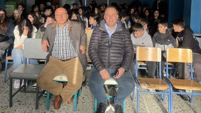 O Δήμαρχος Γορτυνίας σε σχολική επετειακή εκδήλωση για το Πολυτεχνείο στα Σχολεία της Βυτίνας