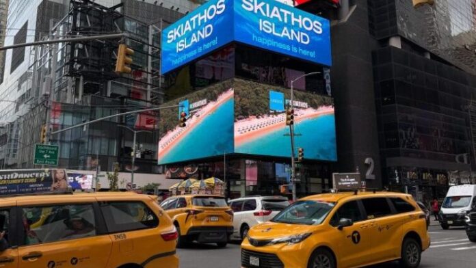 Η Σκιάθος «λάμπει» στην Times Square της Νέας Υόρκης
