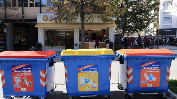 Επεκτείνεται το δίκτυο ανακύκλωσης στη Λάρισα – Πολύχρωμοι κάδοι σε δημόσιους χώρους