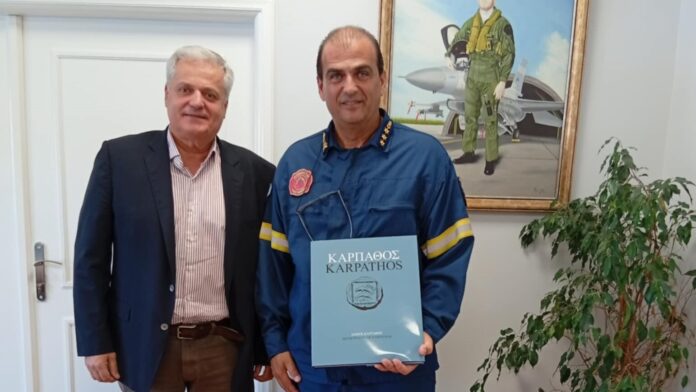 Σύσκεψη Δημάρχου Καρπάθου με τον Επικεφαλής της Πυροσβεστικής Ρόδου
