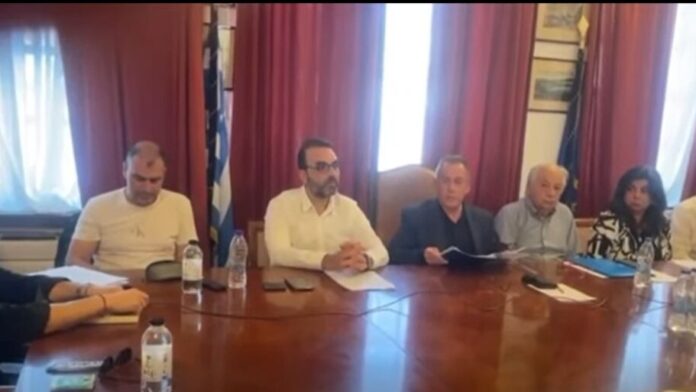 Δ.Σ. Μυκόνου: Λυπούμαστε για τη στοχοποίηση του νησιού από τον Πρωθυπουργό