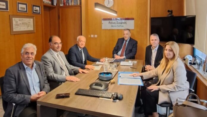 Σύσκεψη Δημάρχου με τον Υφ. Υποδομών και Μεταφορών για το καινούργιο αεροδρόμιο Πάρου