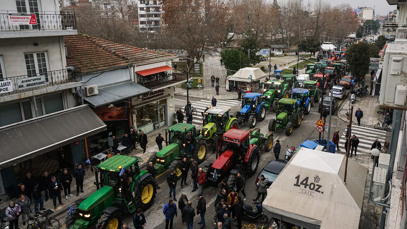 Από τις 30 Νοεμβρίου ξεκινούν τα πρώτα μπλόκα των αγροτών – Σχεδιάζουν αποκλεισμό αεροδρομίων και τελωνείων