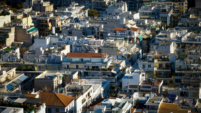 Έσοδα 900 εκατ. ευρώ από αγοραπωλησίες ακινήτων το 2026