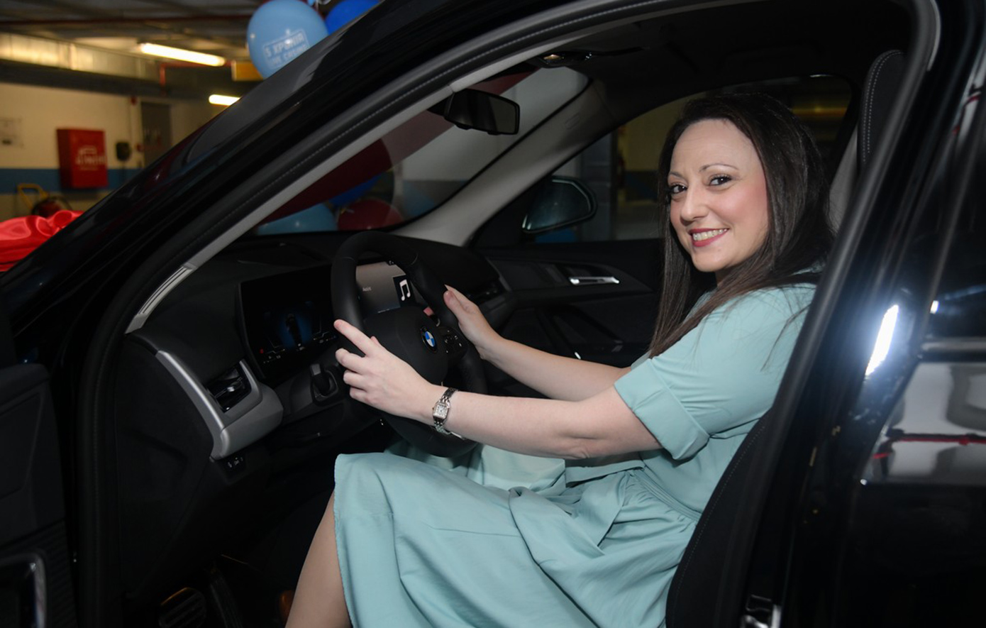 Αυτή είναι η τυχερή που κέρδισε το αυτοκίνητο στον διαγωνισμό για τα 5 χρόνια του live casino του Pamestoixima.gr