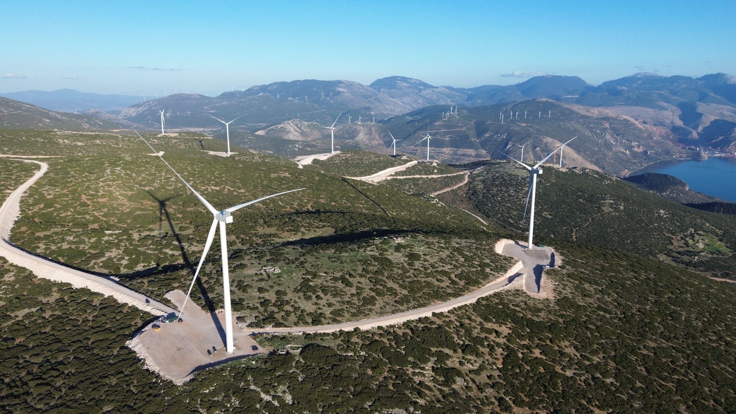 Όμιλος ΔΕΗ: Ολοκληρώθηκε η δημιουργία αιολικού πάρκου 36 MW στη Φωκίδα