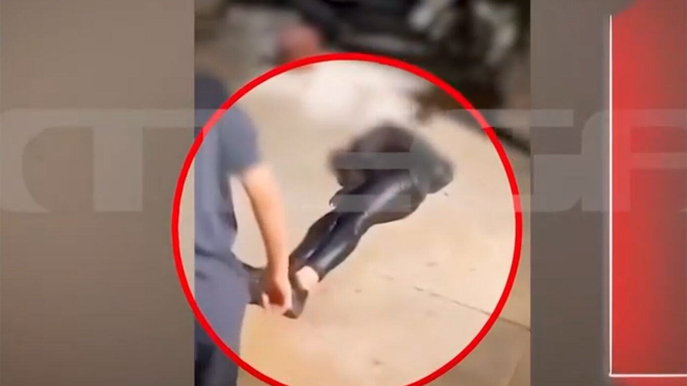 Σοκαριστικό βίντεο: 16χρονη κοπέλα δέχθηκε βίαιη επίθεση από ανήλικες – Την έριξαν στο έδαφος και την κλωτσούσαν στο κεφάλι