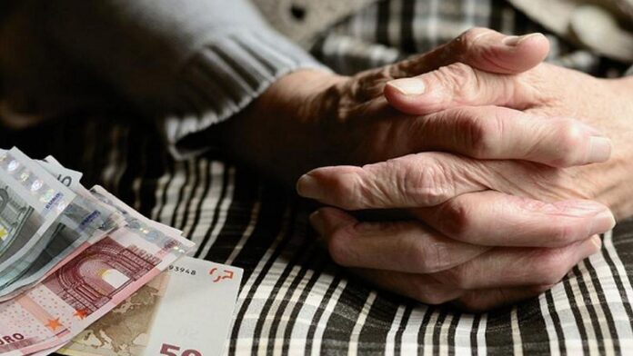 Ασφαλιστικά Ταμεία: Μειωμένο πλεόνασμα εξαιτίας αυξημένων συνταξιοδοτικών εξόδων και επιδοματικών δεσμεύσεων