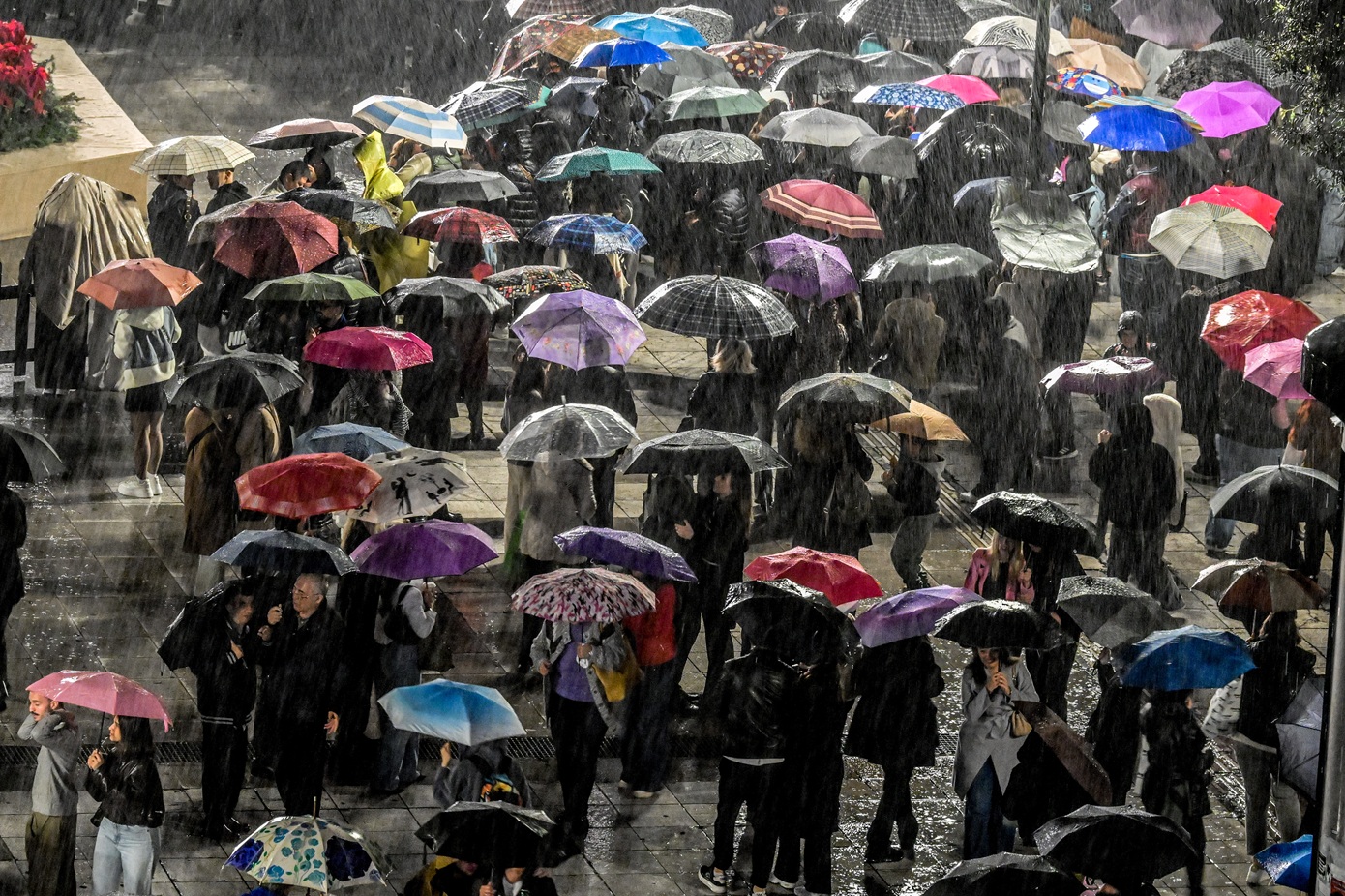 Η Αττική στο έλεος νέας κακοκαιρίας – Ισχυρή βροχόπτωση χτυπά πολλές περιοχές