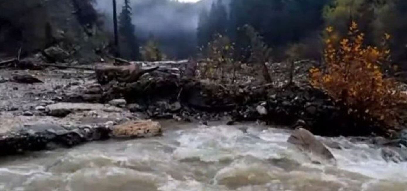 Καιρός: Συναγερμός για την κακοκαιρία που πλήττει – Πλημμύρες, κατολισθήσεις και απομονωμένα χωριά – Αναμένονται επικίνδυνες βροχές και χιόνια