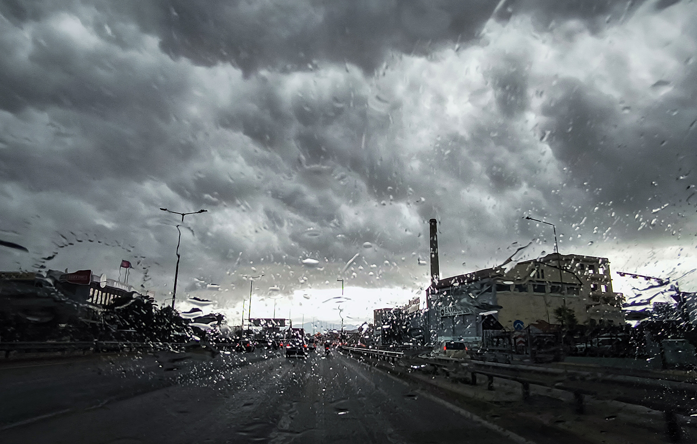 «Η κακοκαιρία συνεχίζεται» – Πάνω από 1.000 κεραυνοί και αστραπές στην Αττική