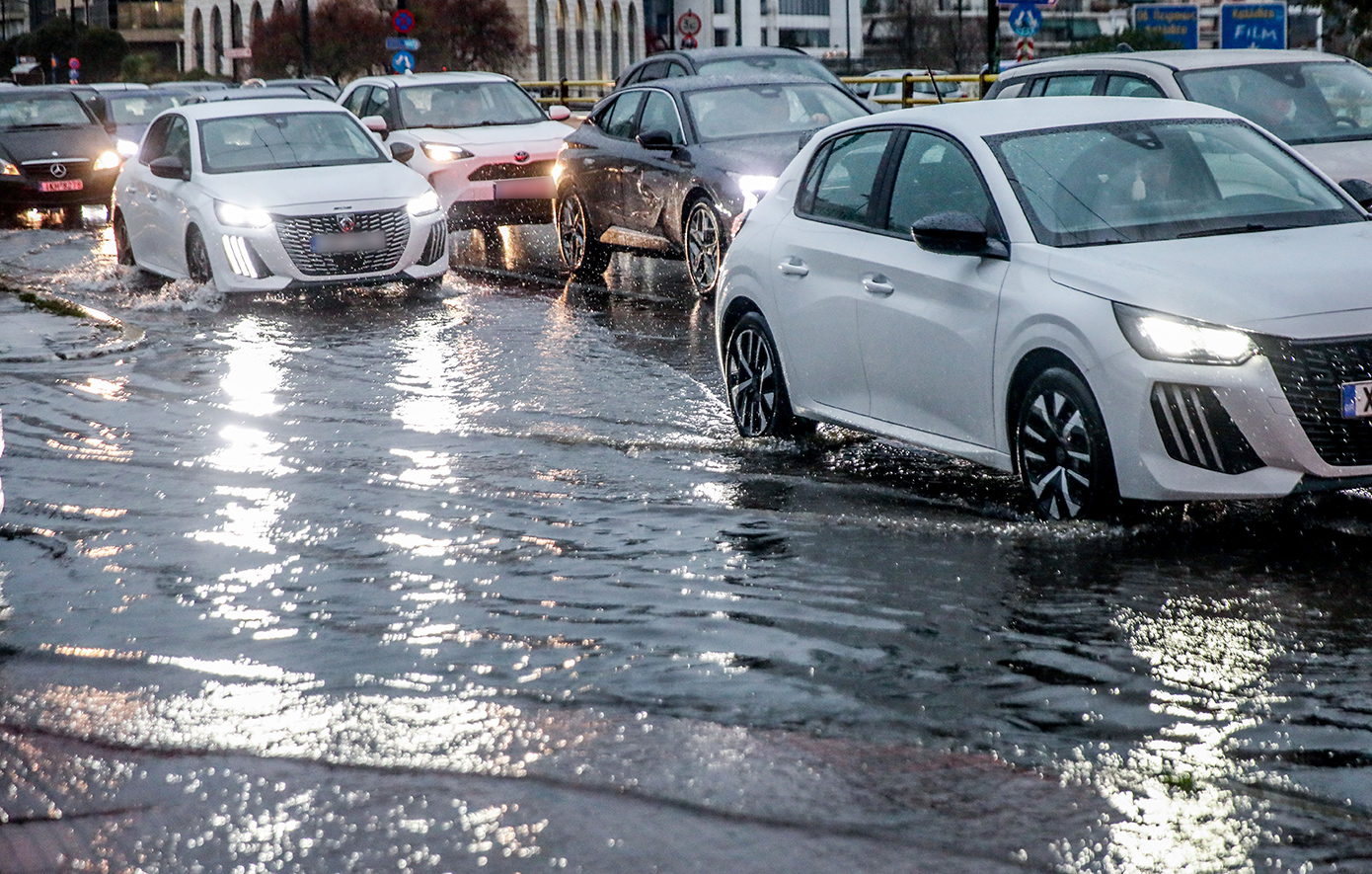 Έρχεται νέο κύμα κακοκαιρίας από Τετάρτη: Δυνατές καταιγίδες, χαλάζι και σφοδροί νοτιάδες – Βαρομετρικό χαμηλό πλήττει τη χώρα