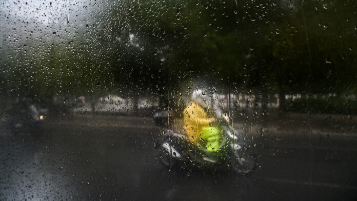 Καιρός: Επιμένει η κακοκαιρία – Ποιες περιοχές θα επηρεαστούν και τι θα δείξουν τα θερμόμετρα