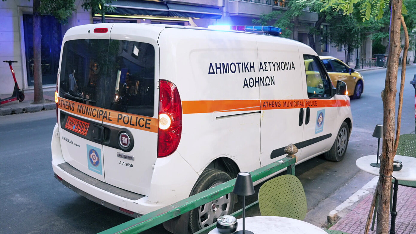 Πρόστιμα και σφραγίσεις καταστημάτων για παράνομη χρήση κοινόχρηστων χώρων στον δήμο Αθηναίων