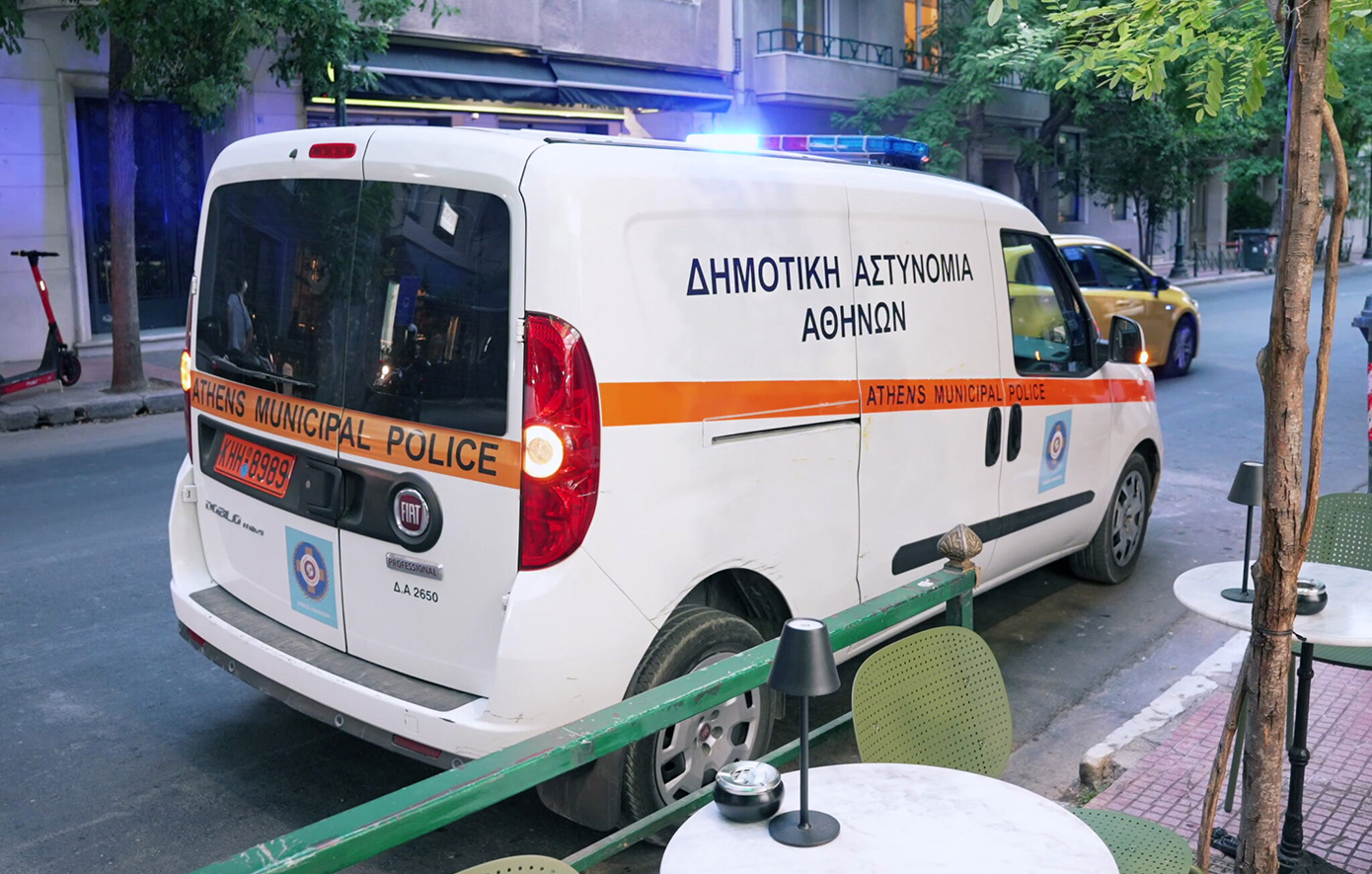 Πρόστιμα και σφραγίσεις καταστημάτων για παράνομη χρήση κοινόχρηστων χώρων στον δήμο Αθηναίων