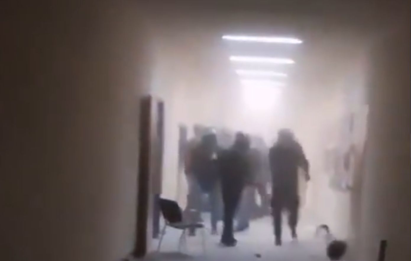 Βίντεο από τα επεισόδια στο Πολυτεχνείο: Μέλη της ΑΡ.Α.Σ. επιτίθενται σε αναρχικές ομάδες – «Απαράδεκτες εικόνες βίας», δηλώνει ο Γεωργιάδης