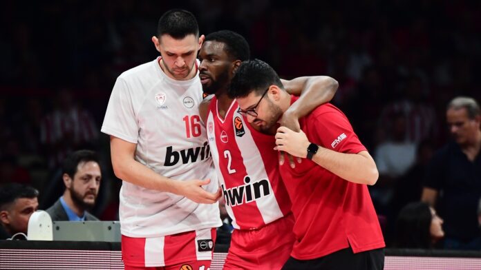 Υποστηρικτικό μήνυμα στον Κίναν Έβανς από τον Ολυμπιακό: «Κράτα γερά και γύρνα πιο δυνατός»