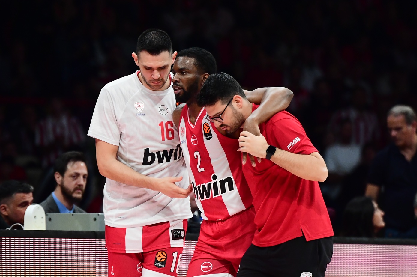 Υποστηρικτικό μήνυμα στον Κίναν Έβανς από τον Ολυμπιακό: «Κράτα γερά και γύρνα πιο δυνατός»