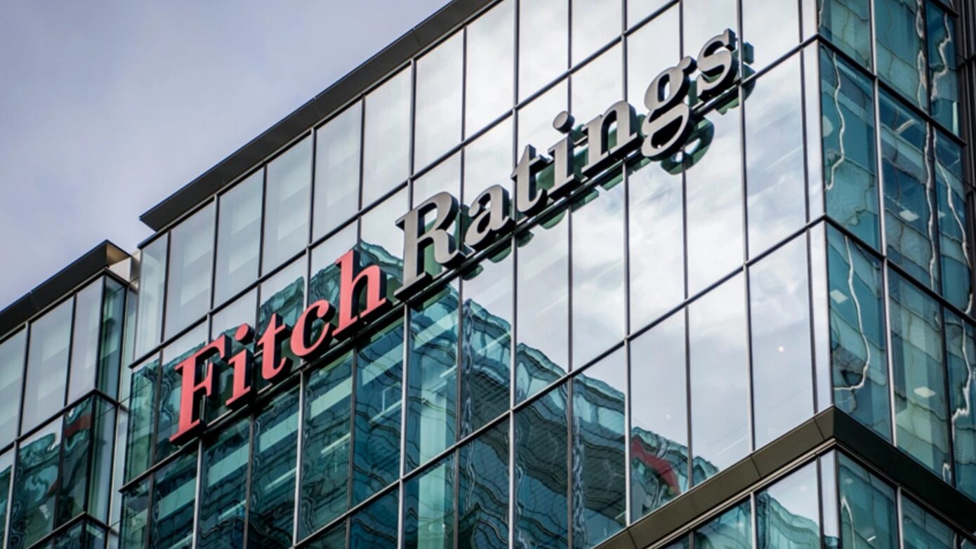 Ο οίκος Fitch αναβάθμισε την πιστοληπτική ικανότητα της Ελλάδας σε ΒΒΒ με σταθερές προοπτικές – Πιερρακάκης: «Η χώρα ανεβαίνει επίπεδο»