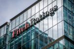 Ο οίκος Fitch αναβάθμισε την πιστοληπτική ικανότητα της Ελλάδας σε ΒΒΒ με σταθερές προοπτικές – Πιερρακάκης: «Η χώρα ανεβαίνει επίπεδο»