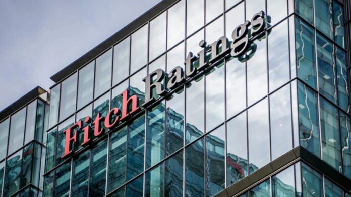 Ο οίκος Fitch αναβάθμισε την πιστοληπτική ικανότητα της Ελλάδας σε ΒΒΒ με σταθερές προοπτικές – Πιερρακάκης: «Η χώρα ανεβαίνει επίπεδο»