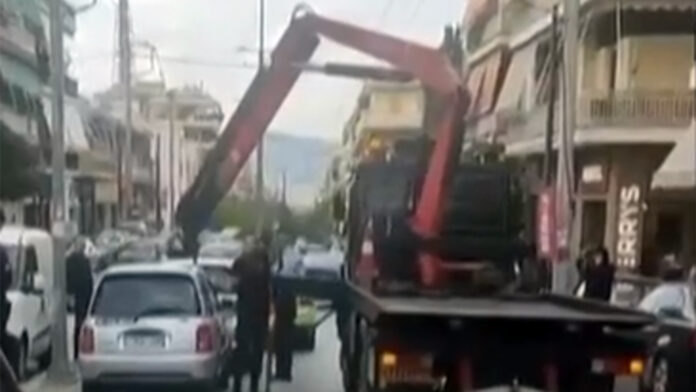 Όχημα ανατράπηκε ύστερα από σύγκρουση στο Γαλάτσι