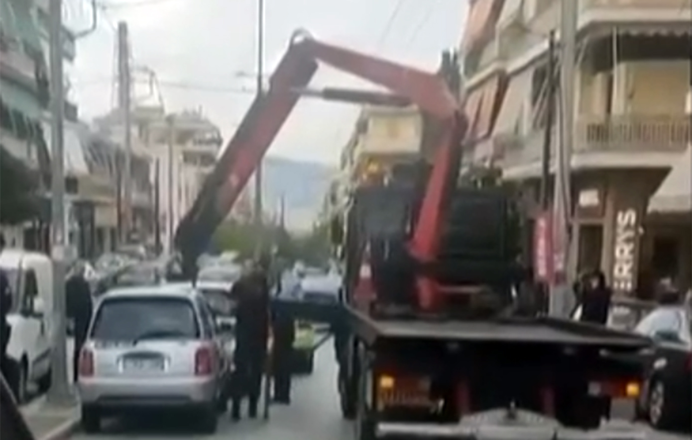 Όχημα ανατράπηκε ύστερα από σύγκρουση στο Γαλάτσι