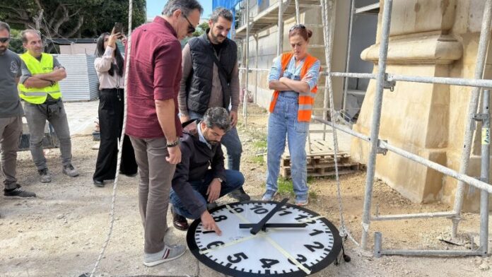 Τοποθετήθηκε το ιστορικό ρολόι στη Δημοτική Αγορά Χανίων