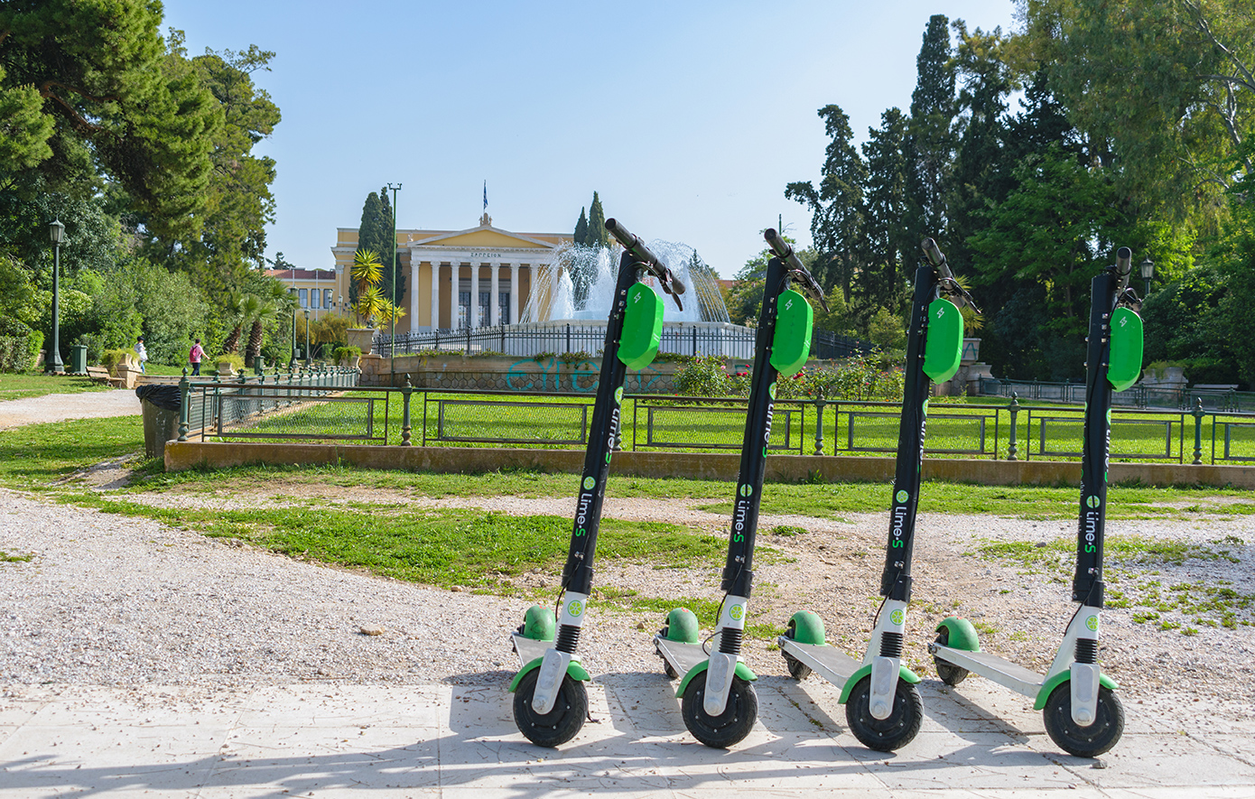 Εφαρμόζεται ο καινούργιος κανονισμός για τα ηλεκτρικά πατίνια στην Αθήνα – Ποιες οι αλλαγές