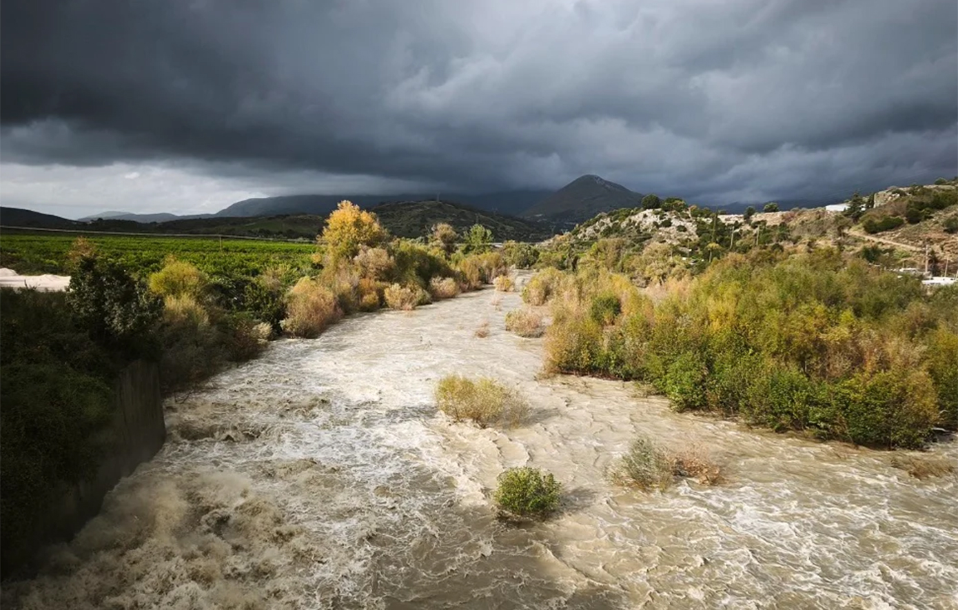 Η Ήπειρος πλήττεται από κακοκαιρία με πλημμύρες και κατολισθήσεις – Σοβαρές ζημιές στη βόρεια Κέρκυρα