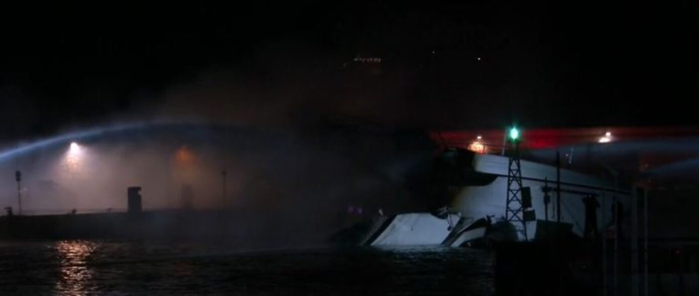 Συναγερμός στην Πυροσβεστική – Φωτιά κατέστρεψε τέσσερα σκάφη στην Ακτή Θεμιστοκλέους