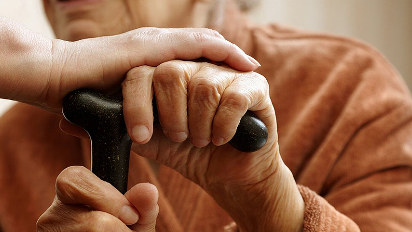 Βίαιη κακοποίηση 89χρονης σε γηροκομείο αποκαλύπτει ο εγγονός της – «Η γιαγιά θα ήταν ζωντανή σήμερα»