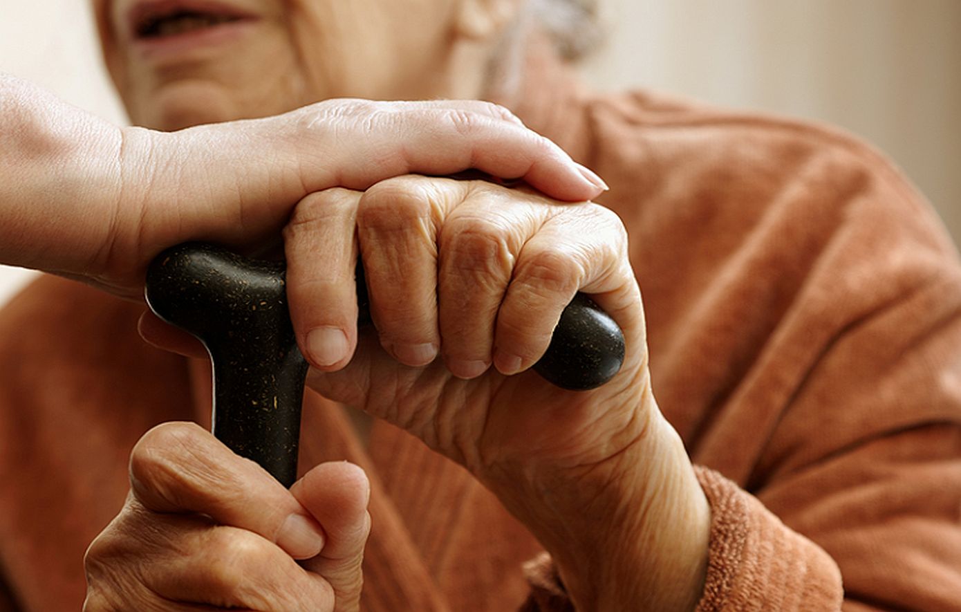 Βίαιη κακοποίηση 89χρονης σε γηροκομείο αποκαλύπτει ο εγγονός της – «Η γιαγιά θα ήταν ζωντανή σήμερα»