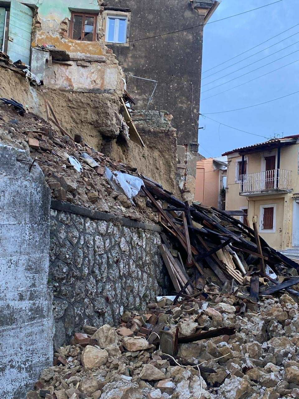 Κατολισθήσεις στην Κέρκυρα: Μεταβαίνει κλιμάκιο της 5ης ΕΜΑΚ – Κλειστά τα σχολεία στα βόρεια του νησιού