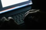 Σύλληψη μεγάλου κυκλώματος πειρατείας στη Σαντορίνη – «Αρχηγός» ένας 48χρονος, κατηγορίες για 68 άτομα
