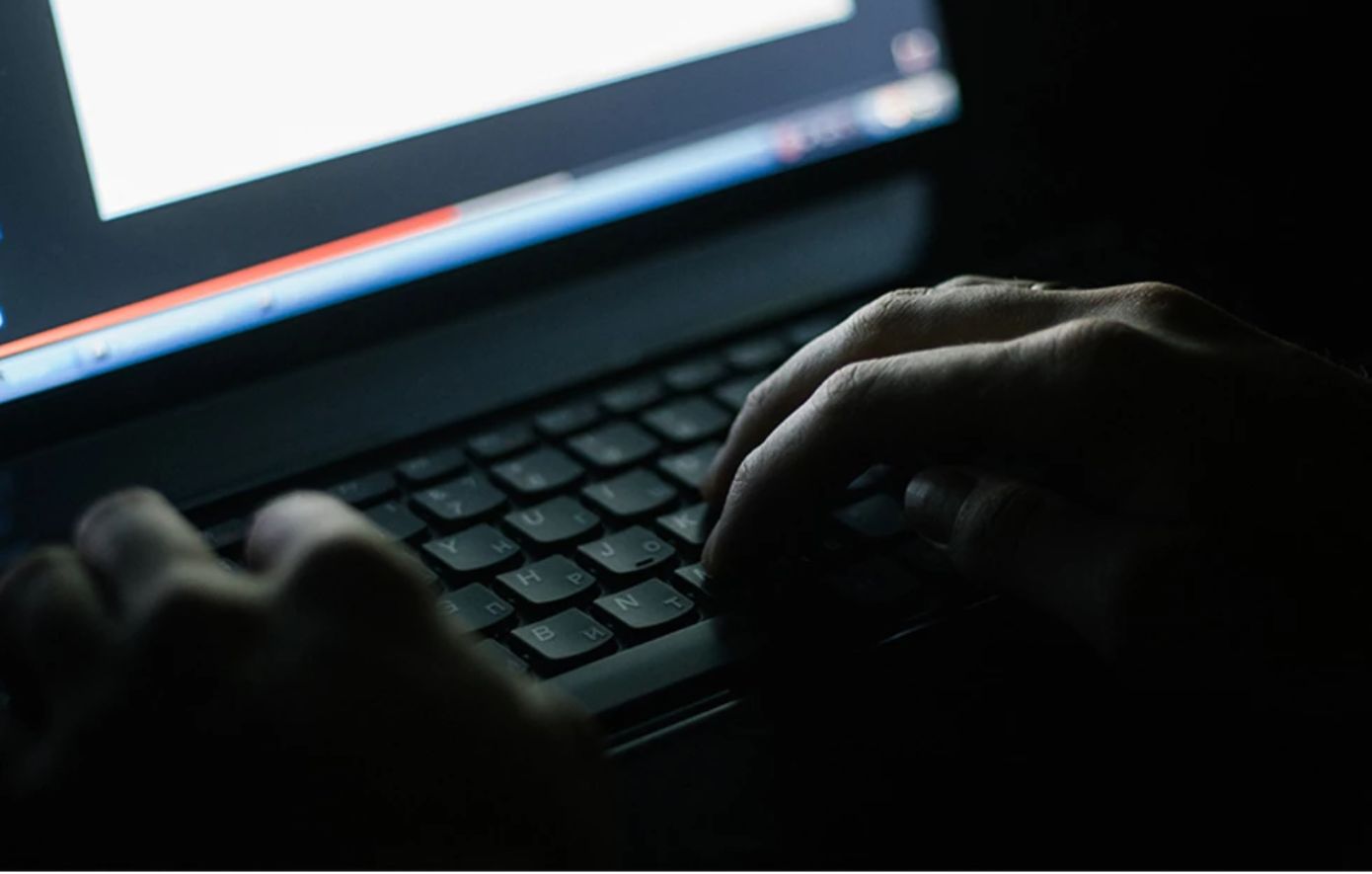 Σύλληψη μεγάλου κυκλώματος πειρατείας στη Σαντορίνη – «Αρχηγός» ένας 48χρονος, κατηγορίες για 68 άτομα