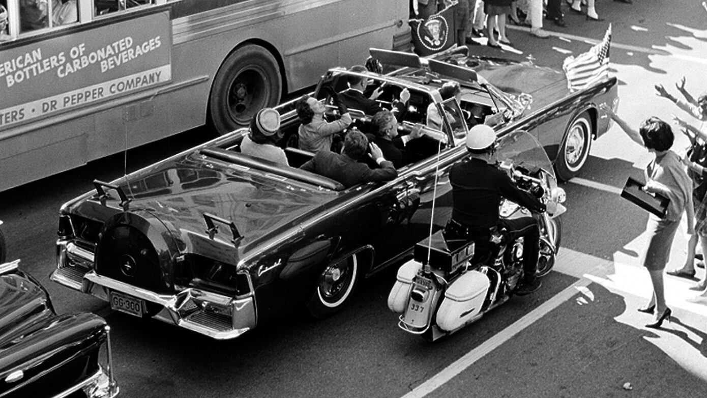 Σαν σήμερα 22 Νοεμβρίου: Δολοφονία JFK – Το μυστήριο που εξακολουθεί να στοιχειώνει την Αμερική
