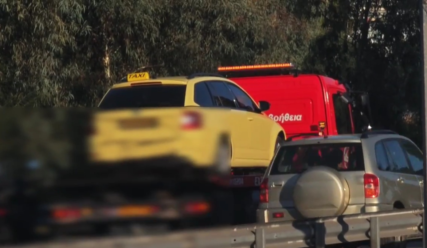 Σύγκρουση τεσσάρων οχημάτων στην παραλιακή – Έντονη κίνηση προς Γλυφάδα