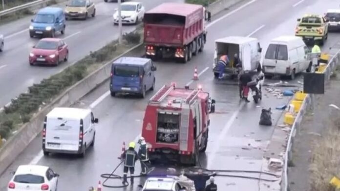 Καραμπόλα τριών φορτηγών στον Περιφερειακό Θεσσαλονίκης – Γέμισε η άσφαλτος με ψωμιά