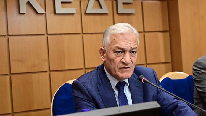 Πρόεδρος ΚΕΔΕ: “Όταν κλείνουν σχολεία, αστυνομικά τμήματα και ΕΛΤΑ στην περιφέρεια, τι απομένει;”