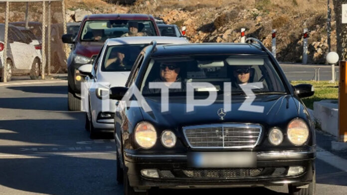 Η σορός του 19χρονου Ραφαήλ έφτασε στο Ηράκλειο – Το φέρετρο τυλιγμένο με την ελληνική σημαία