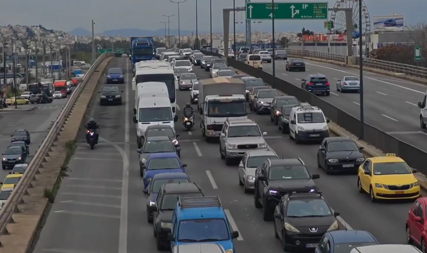 Κίνηση τώρα: Ένα τεράστιο… πάρκινγκ το λεκανοπέδιο – Απροσπέλαστος ο Κηφισός